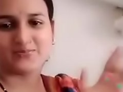 Sexy Indian bhabhi shows her boobs