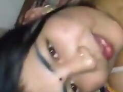Desi bhabhi in saree with elegant boobs and seducing feature