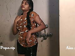 desi indian recommend of model Alia Advani exotic punjab luring shower
