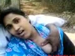 Desi girlfriend boobs rock at park