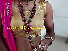 Indian crossdresser Lara D'Souza sexy motion picture in saree 2