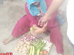 Idiot bech rahi bhabhi ko patakar choda in clear hindi voice xxx indian desi bhabhi vegetables selling