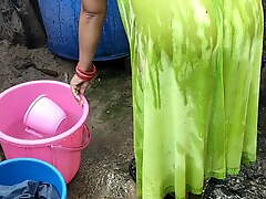 Nisha Bhabhi bathing in petticoat