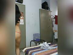 Indian girl shaking ass on live camshow. Hotgirl _1984