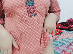 Pakistani Sexy Stepmom Roleplay On Cam Relative to Cucumber In Ass And Pussy – Clear Hindi Audio