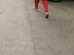 Mallu aunty walking and showing her broad in the beam round booty