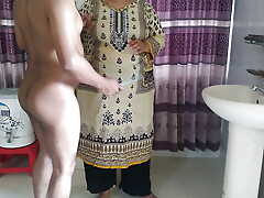 45 Year Old Neighbor Aunty Seduced Me By Seeing Her Beamy Ass While Combing Her Hair - Indian Desi Sex (Bbw)