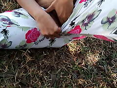 desi indian mummy pussy fingering and blasting in the woods
