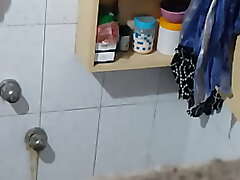 Spying on Indian aunty bathing part 1