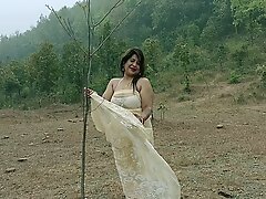 Indian Arrogantly Grown-up Actress Outdoor Sex !!