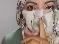 Arab Hijab Get hitched Masturabtes Silently To Extreme Clamber In Niqab REAL SQUIRT While Husband Away