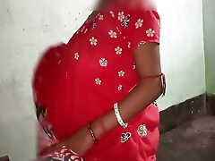 Indian pregnant women dress change