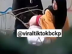 VIDEO BOKEP VIRAL ENAK ENAK SAMA CEWEK HIJAB DI BELAKANG GANG PARAKAN 01 INDONESIA