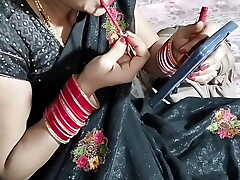 Indian Beutifull bhabhi Pissing black saree half-shirt