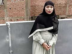 Muslim burqa girl Yoururfi got fucked by Hindu boy in stairs