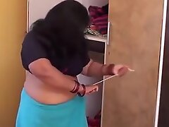 Hot aunty changing her dress be useful to playiny basketboal
