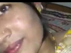 Indian Hawt Beautiful newly married girlfriend take on her retrench to boob pressing - Wowmoyback